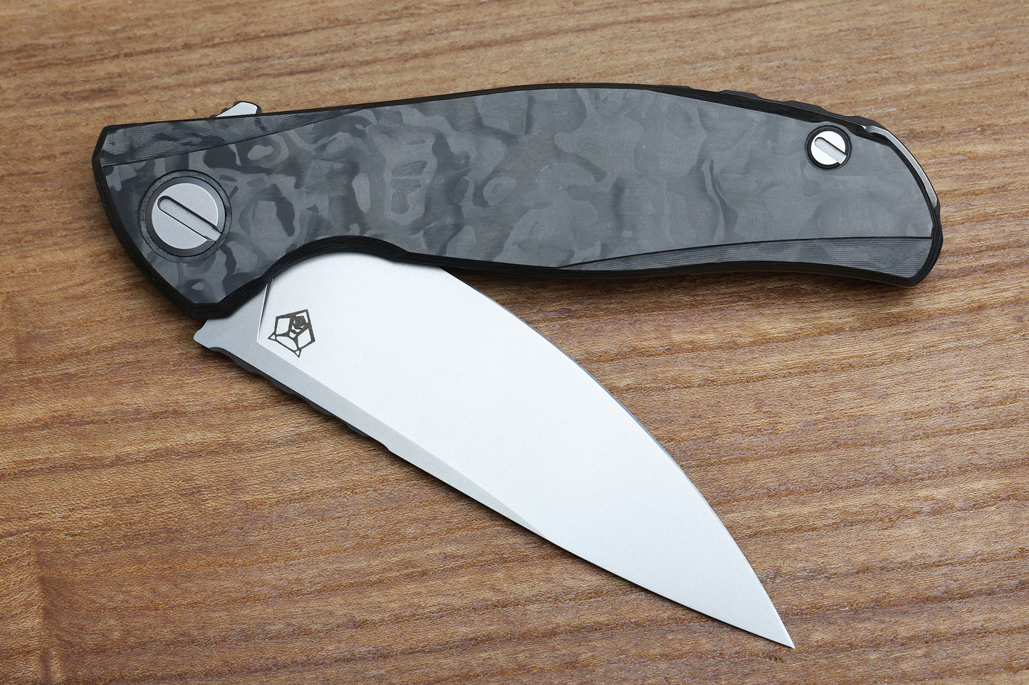 SHIROGOROV HATI GEN 3 – M390 BLADE – MARBLE CARBON FIBER – MRBS