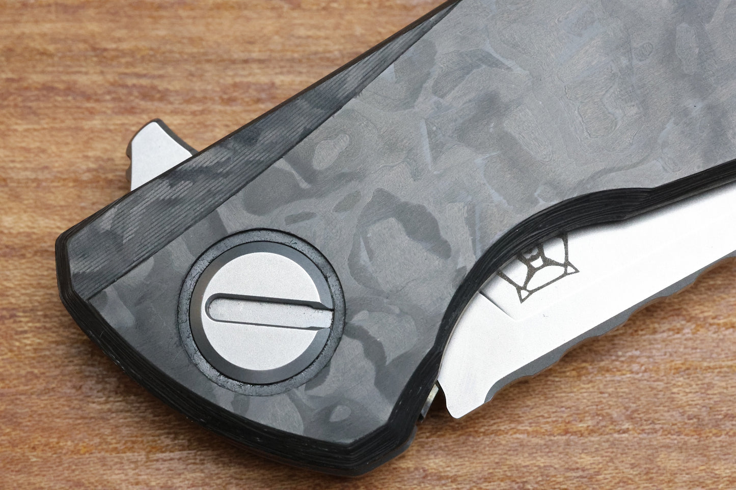 SHIROGOROV HATI GEN 3 – M390 BLADE – MARBLE CARBON FIBER – MRBS