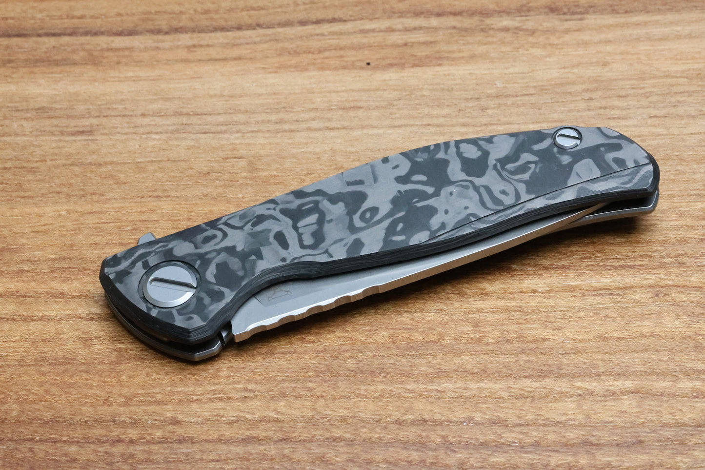 SHIROGOROV HATI GEN 3 – M390 BLADE – MARBLE CARBON FIBER – MRBS