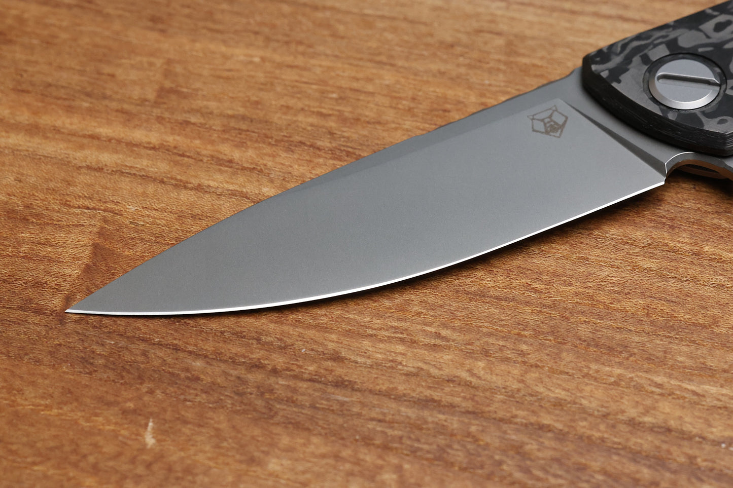 SHIROGOROV HATI GEN 3 – M390 BLADE – MARBLE CARBON FIBER – MRBS