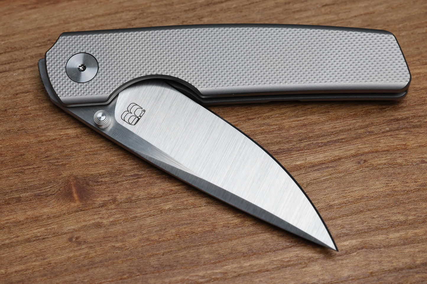 BERG BLADES SWEENEY V2 THUMBSTUD BEAD BLAST DIAMOND PATTERN TITANIUM FOLDER 3.35" BELT SATIN