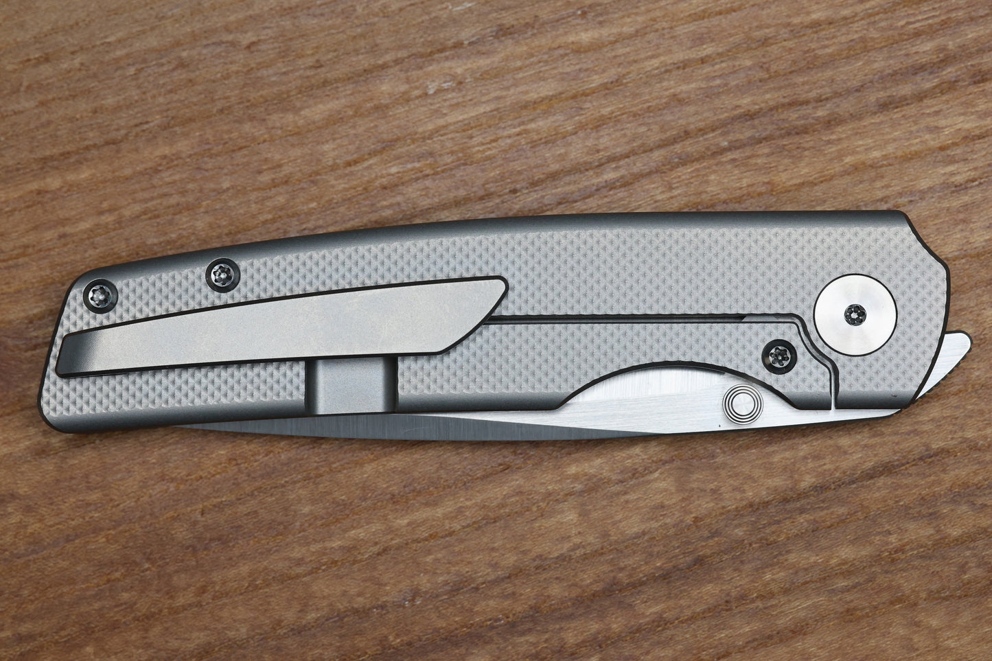 BERG BLADES SWEENEY V2 THUMBSTUD BEAD BLAST DIAMOND PATTERN TITANIUM FOLDER 3.35" BELT SATIN