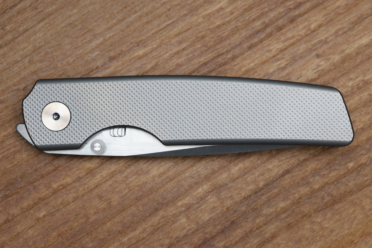 BERG BLADES SWEENEY V2 THUMBSTUD BEAD BLAST DIAMOND PATTERN TITANIUM FOLDER 3.35" BELT SATIN