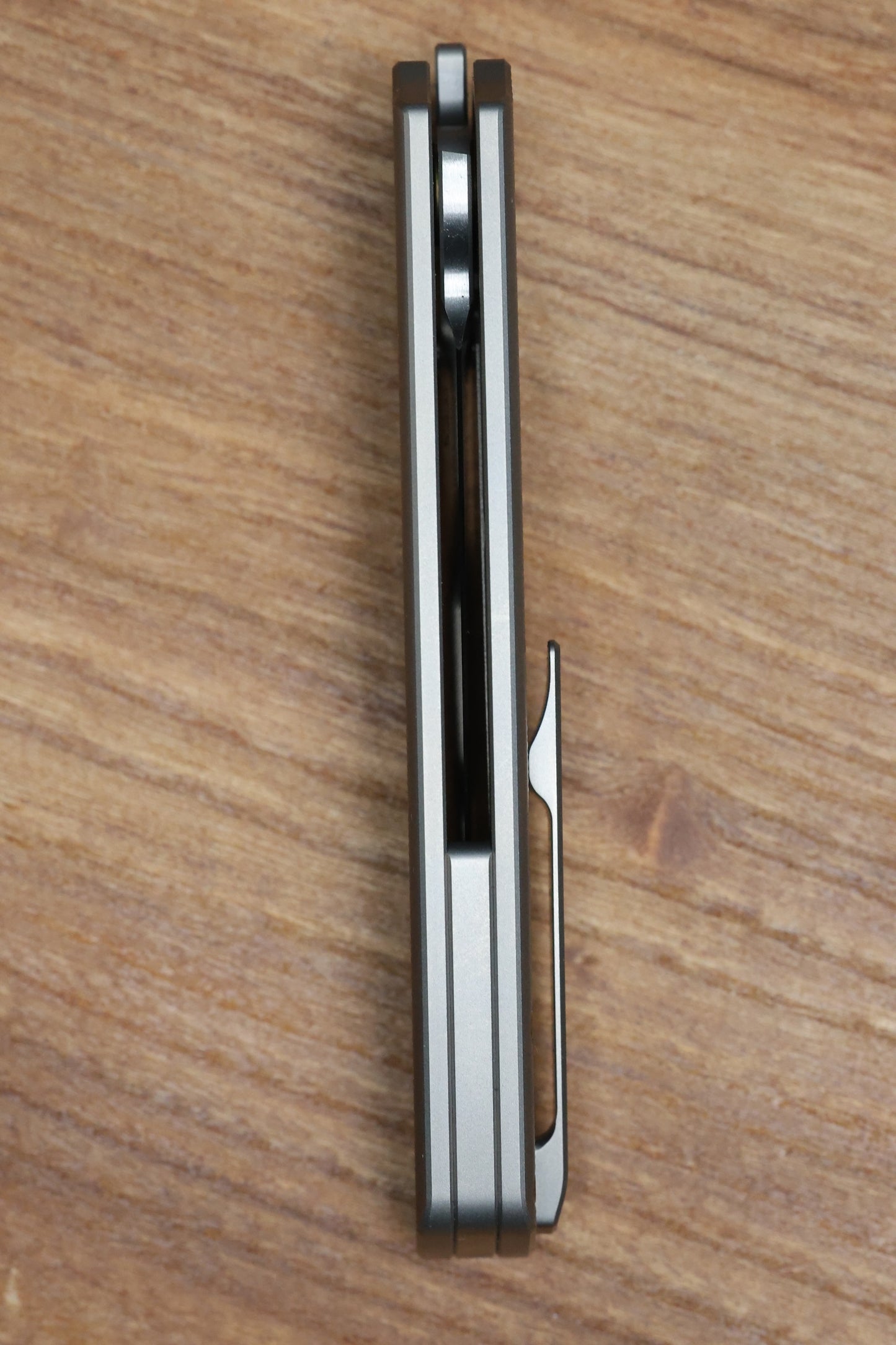 BERG BLADES SWEENEY V2 THUMBSTUD BEAD BLAST DIAMOND PATTERN TITANIUM FOLDER 3.35" BELT SATIN