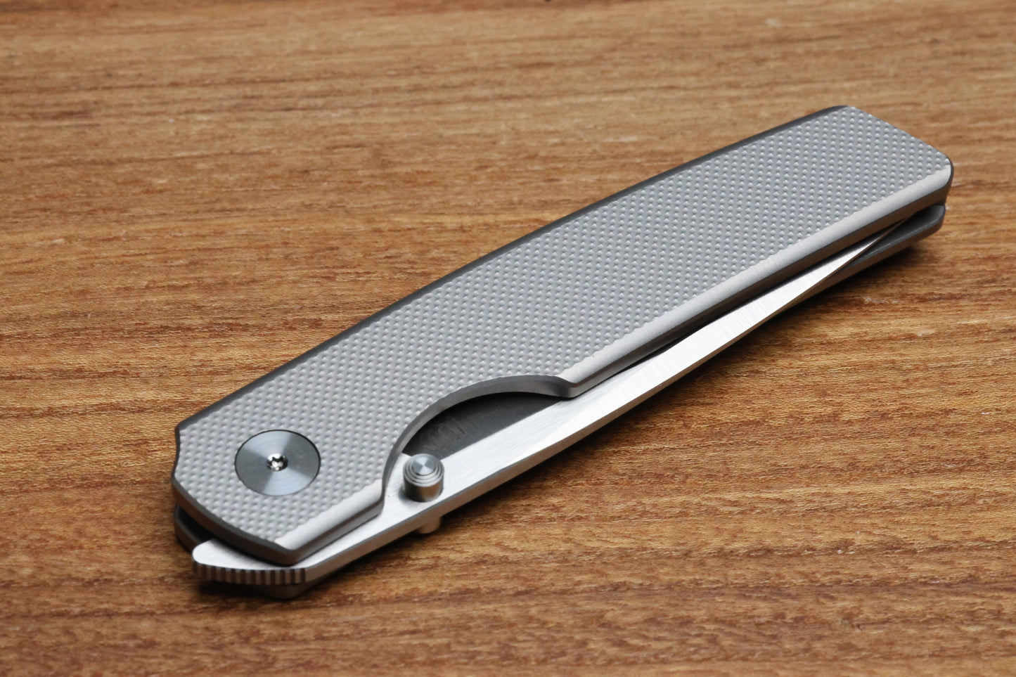 BERG BLADES SWEENEY V2 THUMBSTUD BEAD BLAST DIAMOND PATTERN TITANIUM FOLDER 3.35" BELT SATIN