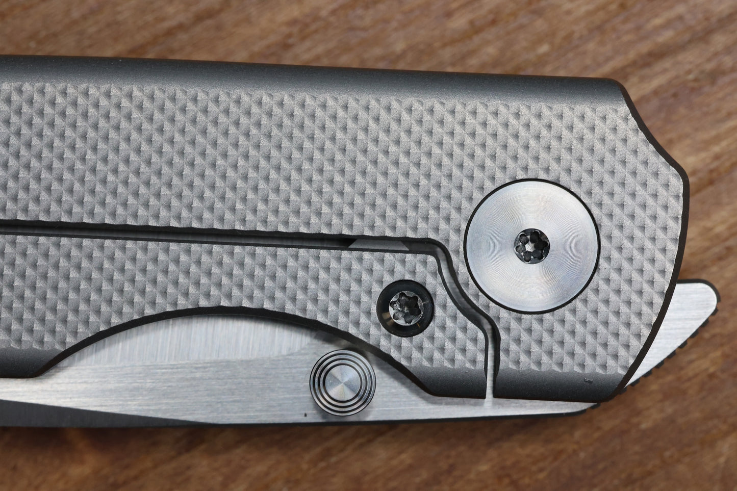 BERG BLADES SWEENEY V2 THUMBSTUD BEAD BLAST DIAMOND PATTERN TITANIUM FOLDER 3.35" BELT SATIN