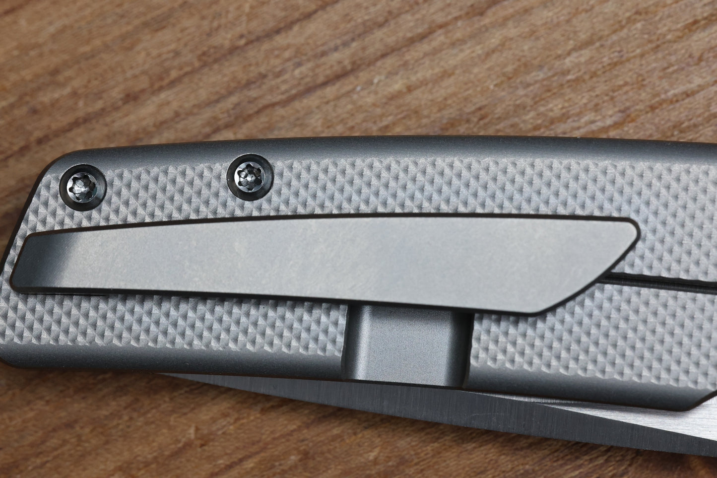 BERG BLADES SWEENEY V2 THUMBSTUD BEAD BLAST DIAMOND PATTERN TITANIUM FOLDER 3.35" BELT SATIN
