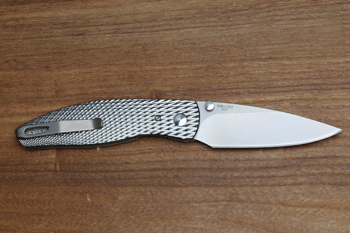 THREE RIVERS MANUFACTURING IRIE ATOM FOLDING KNIFE LIZARD SKIN TITANIUM 3.5" MIKE IRIE HOLLOW GROUND