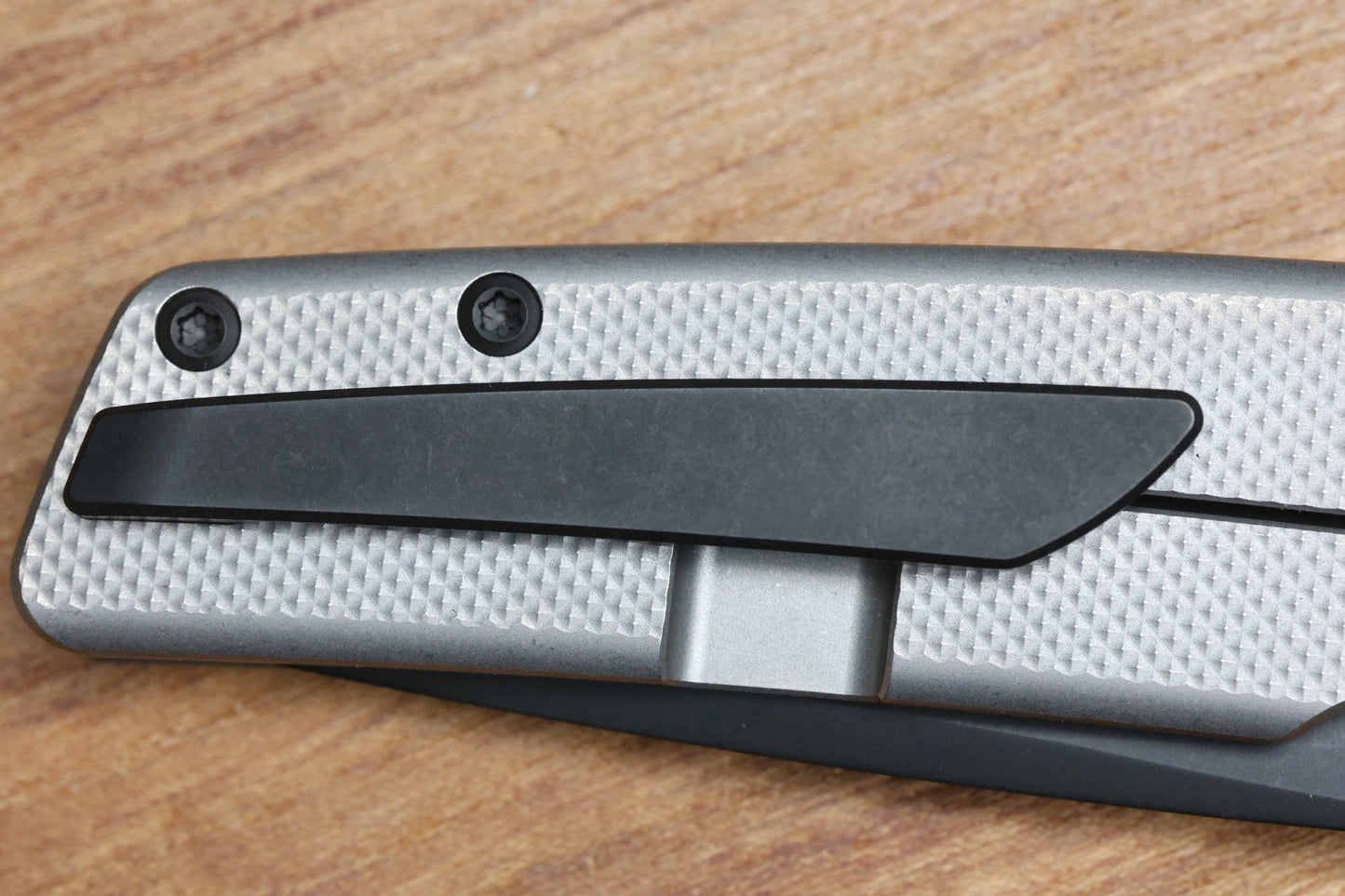 BERG BLADES SWEENEY V2 THUMBSTUD DIAMOND PATTERN TITANIUM FOLDER 3.35" BLACK PVD