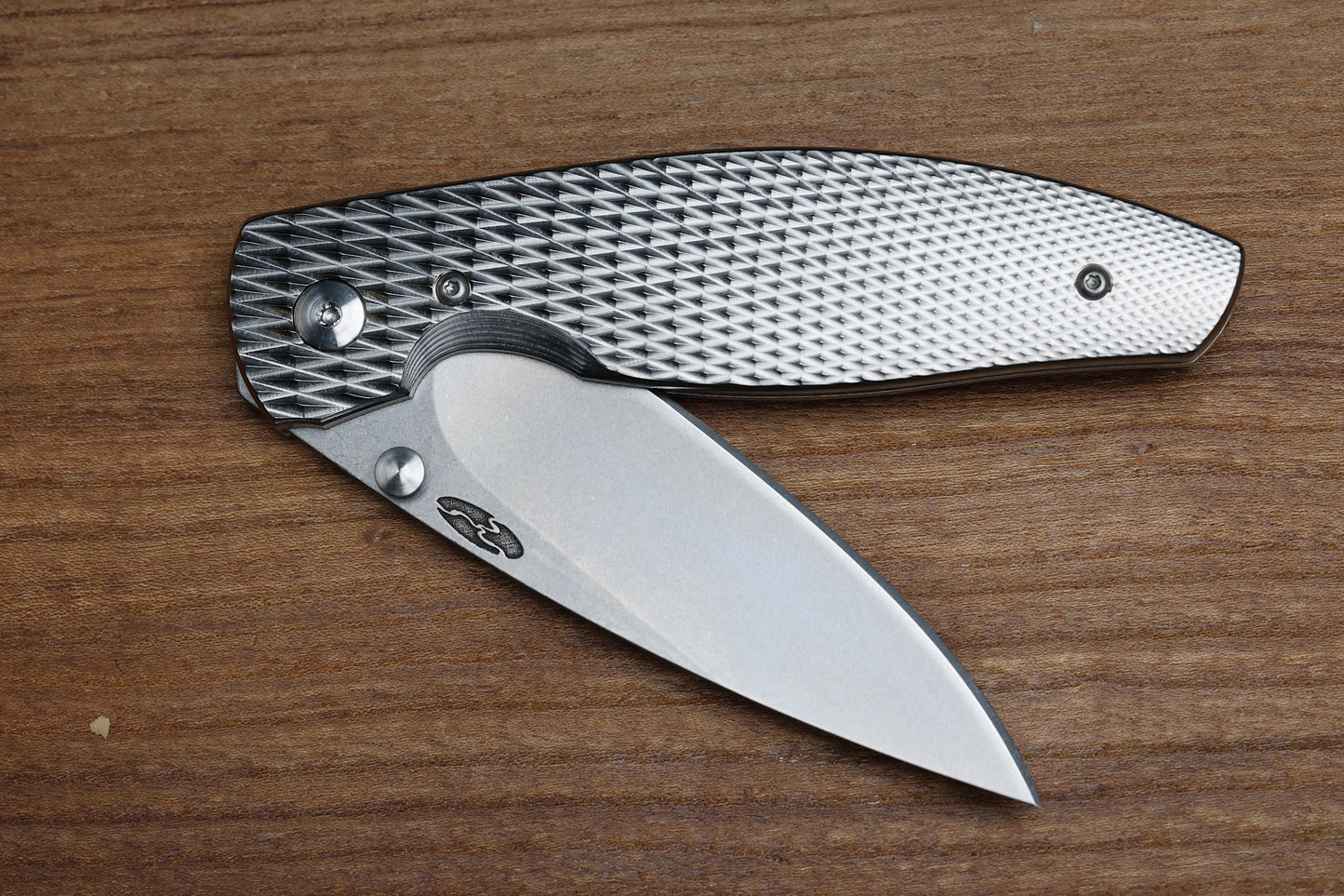THREE RIVERS MANUFACTURING IRIE ATOM FOLDING KNIFE LIZARD SKIN TITANIUM 3.5" MIKE IRIE HOLLOW GROUND