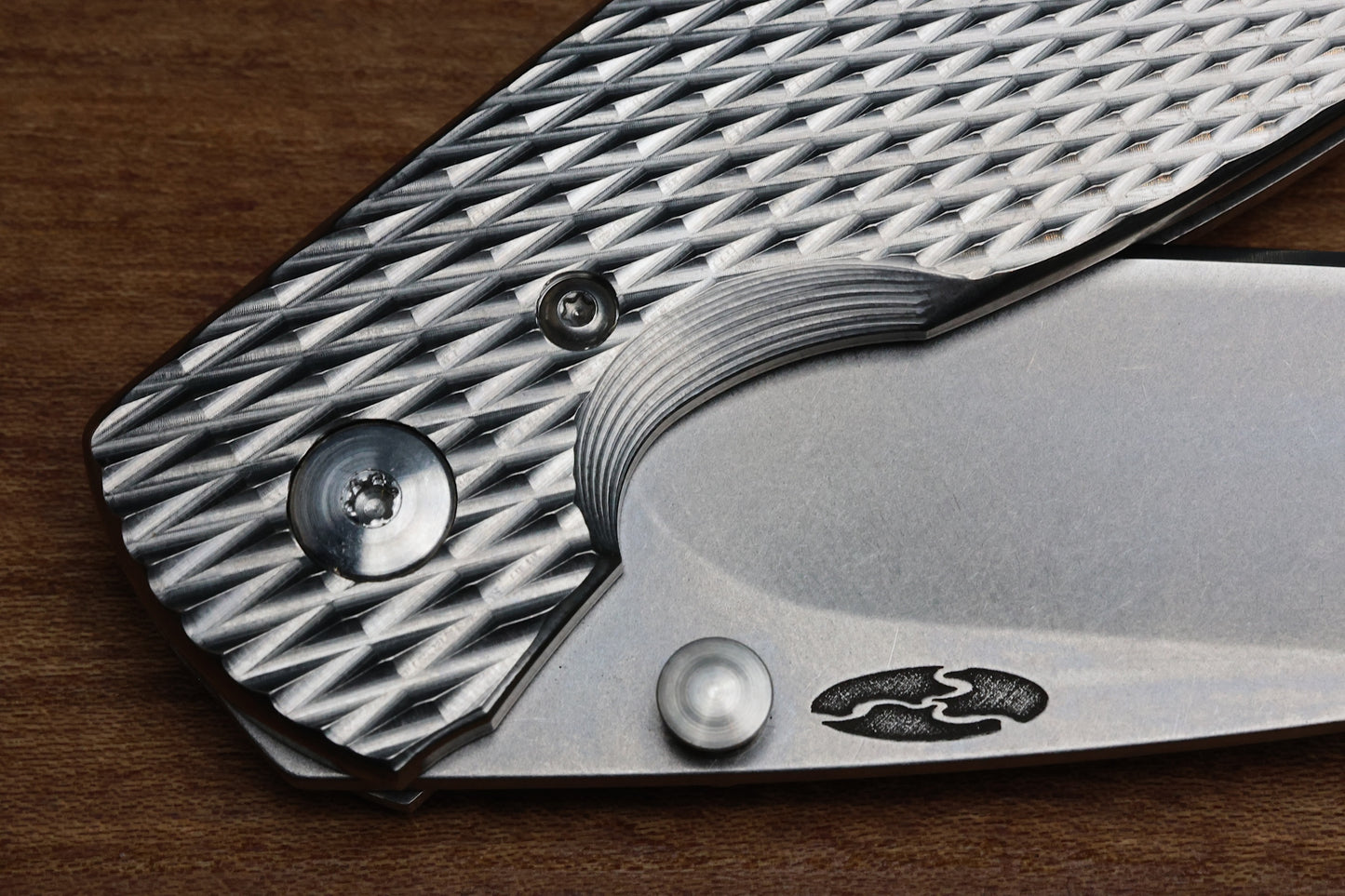 THREE RIVERS MANUFACTURING IRIE ATOM FOLDING KNIFE LIZARD SKIN TITANIUM 3.5" MIKE IRIE HOLLOW GROUND