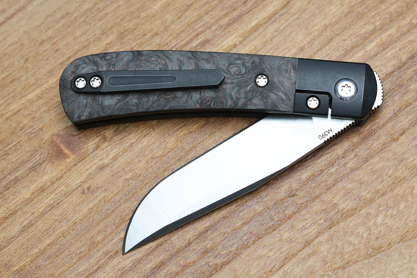 PENA X SERIES TRAPPER - COPPER DARK MATTER FAT CARBON PVD HANDLE M390 BLADE