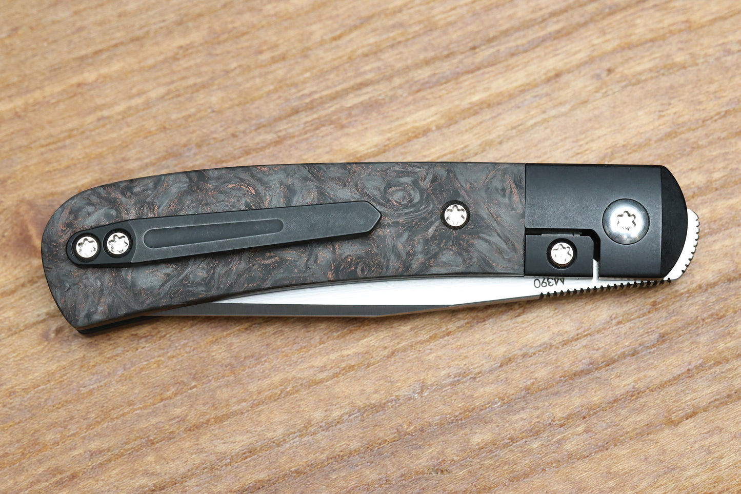 PENA X SERIES TRAPPER - COPPER DARK MATTER FAT CARBON PVD HANDLE M390 BLADE