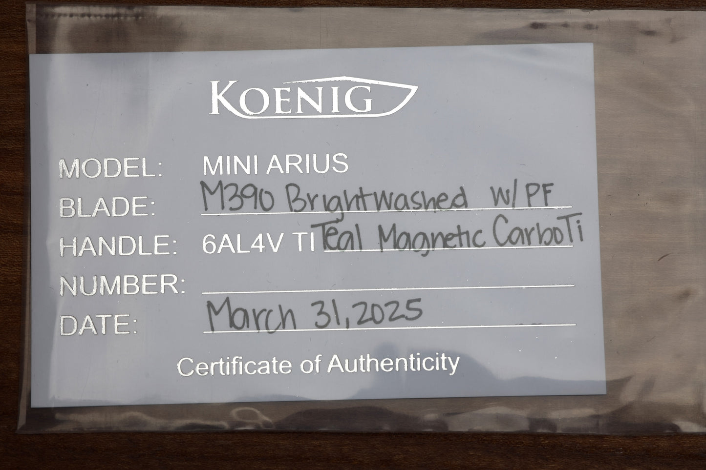 KOENIG KNIVES MINI ARIUS FLIPPER - TEAL MAGNETIC CARBOTI INLAY M390