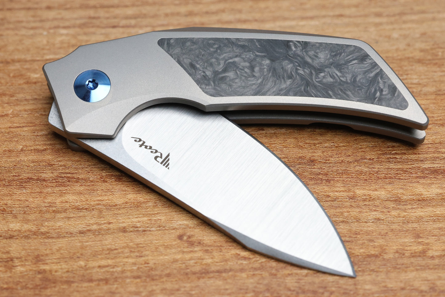 REATE KNIVES T2500 TI-BEAD BLAST HANDLE CARBON INLAY BELT SATIN M390 2.375" BLADE