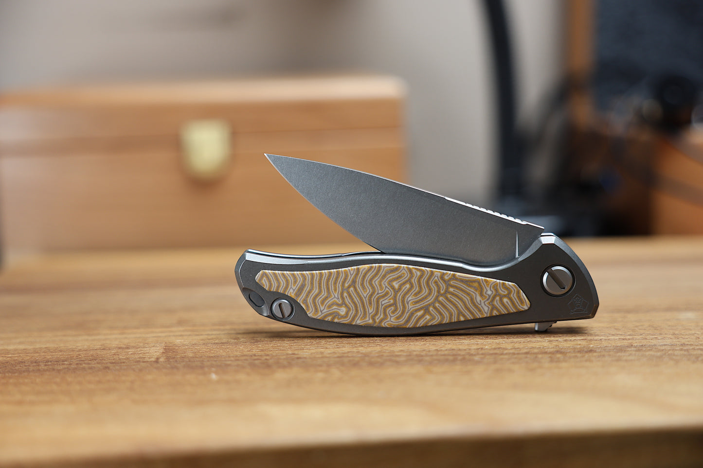 SHIROGOROV F95NL – CROMAX PM BLADE – STONEWASHED TITANIUM HANDLE W/ YELLOW CRAZY MICARTA INLAY- SRBS