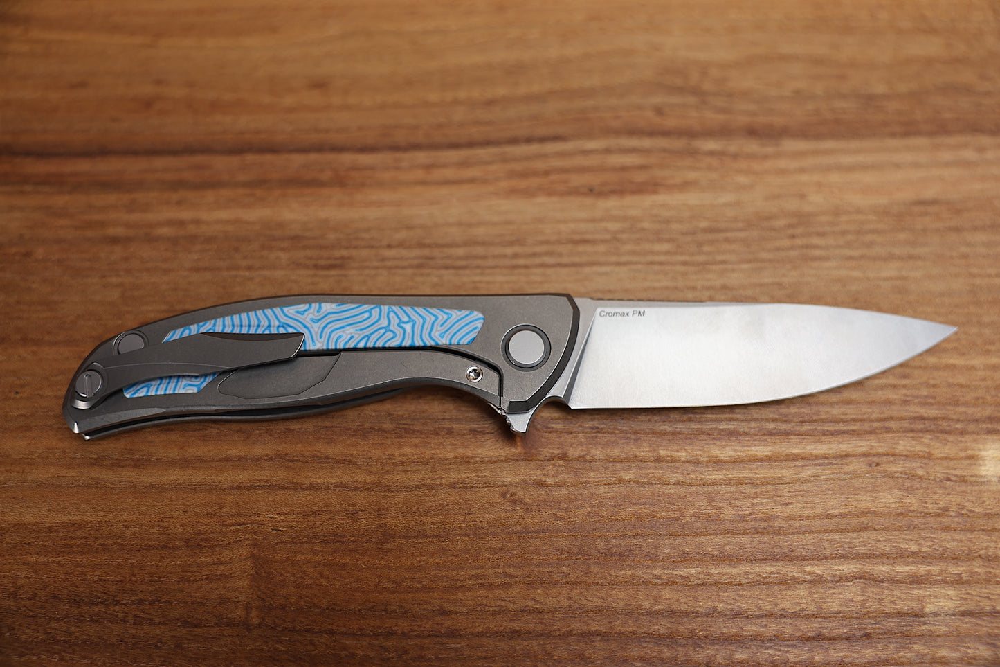 SHIROGOROV F95NL – CROMAX PM BLADE – STONEWASHED TITANIUM HANDLE W/ BLUE CRAZY MICARTA INLAY- SRBS