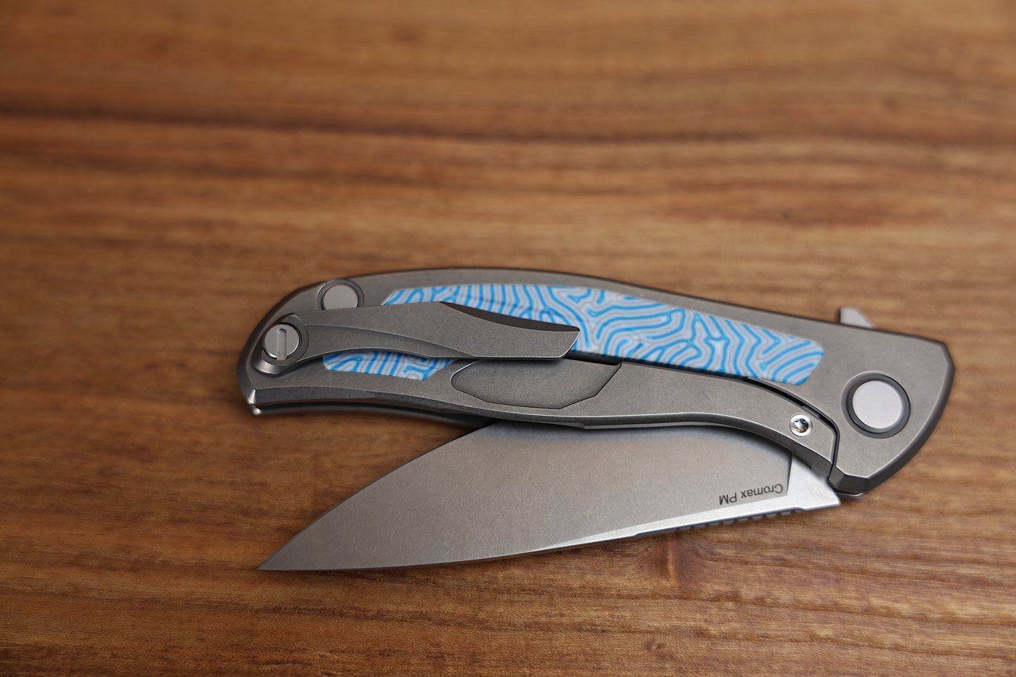 SHIROGOROV F95NL – CROMAX PM BLADE – STONEWASHED TITANIUM HANDLE W/ BLUE CRAZY MICARTA INLAY- SRBS