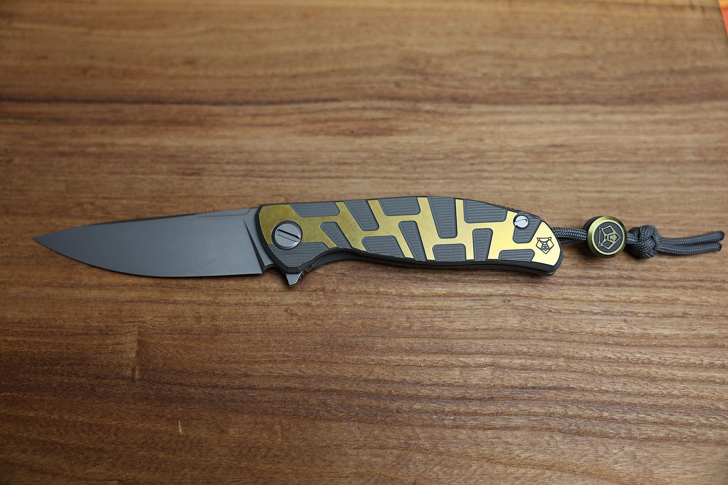 SHIROGOROV F95 T PATTERN GEN 4 – BLADE SHOW EDITION – GREY/YELLOW ANO TITANIUM HANDLE – M390 BLADE – MRBS