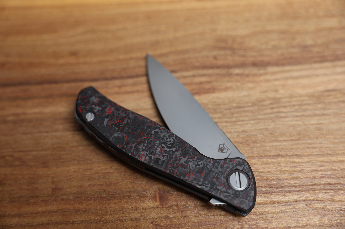 SHIROGOROV HATI GEN 3 – M390 BLADE – RED TECHNOCARBO – MRBS