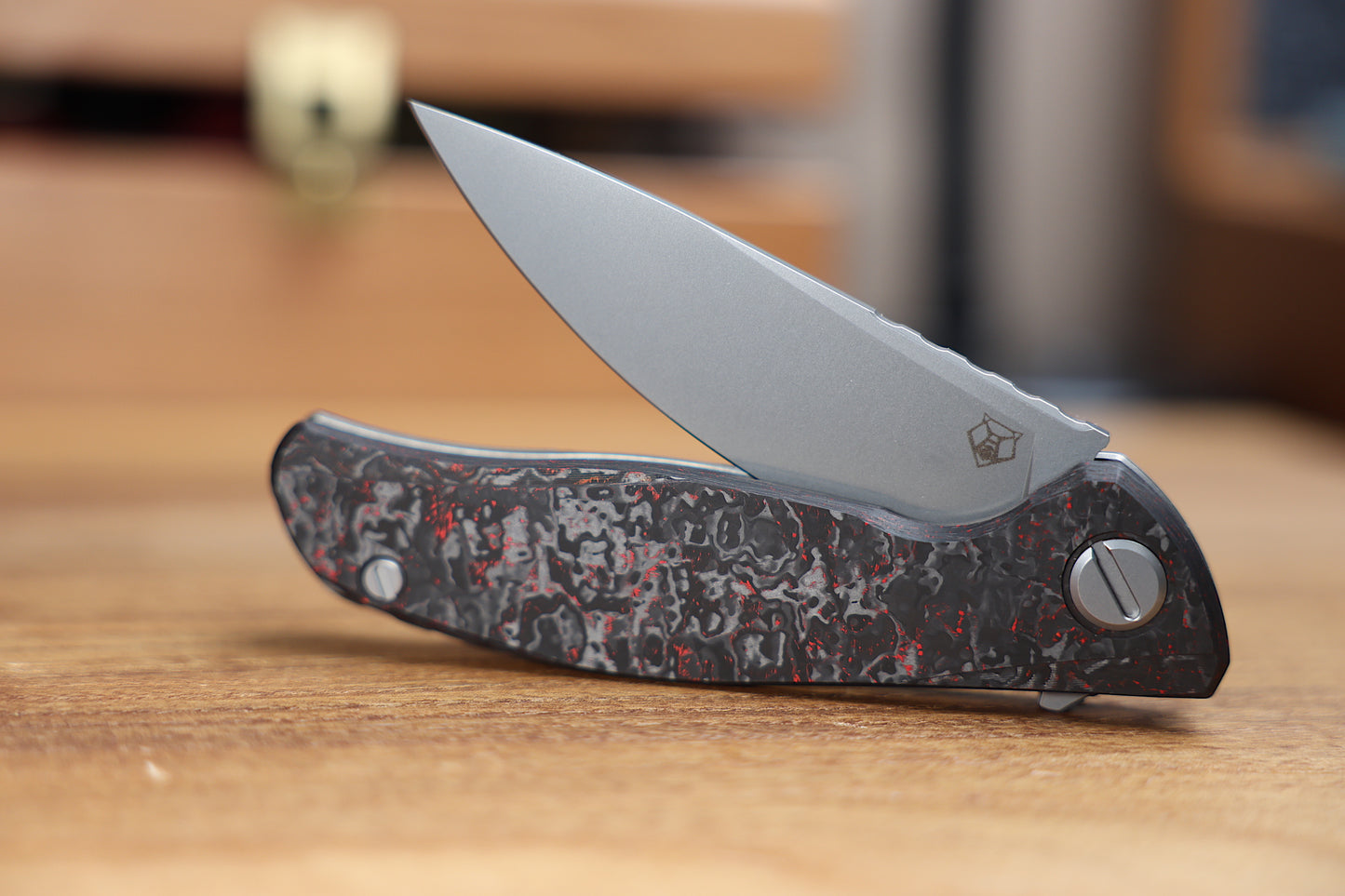 SHIROGOROV HATI GEN 3 – M390 BLADE – RED TECHNOCARBO – MRBS