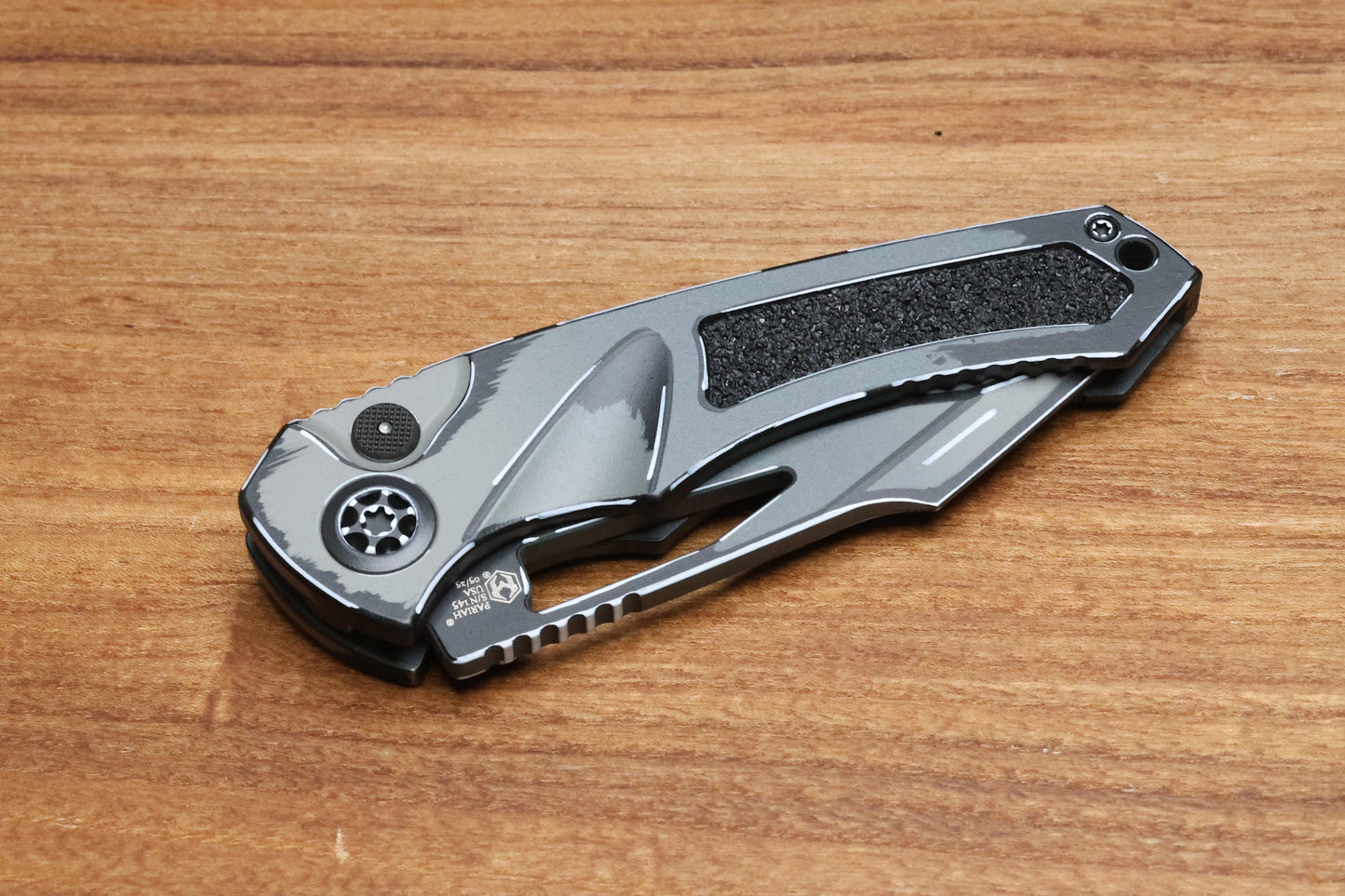 HERETIC KNIVES PARIAH M/A BUTTON LOCK CEL SHADE GRAY ALUMINUM HANDLES W/ MAGNACUT & TRITIUM INLAID BUTTON