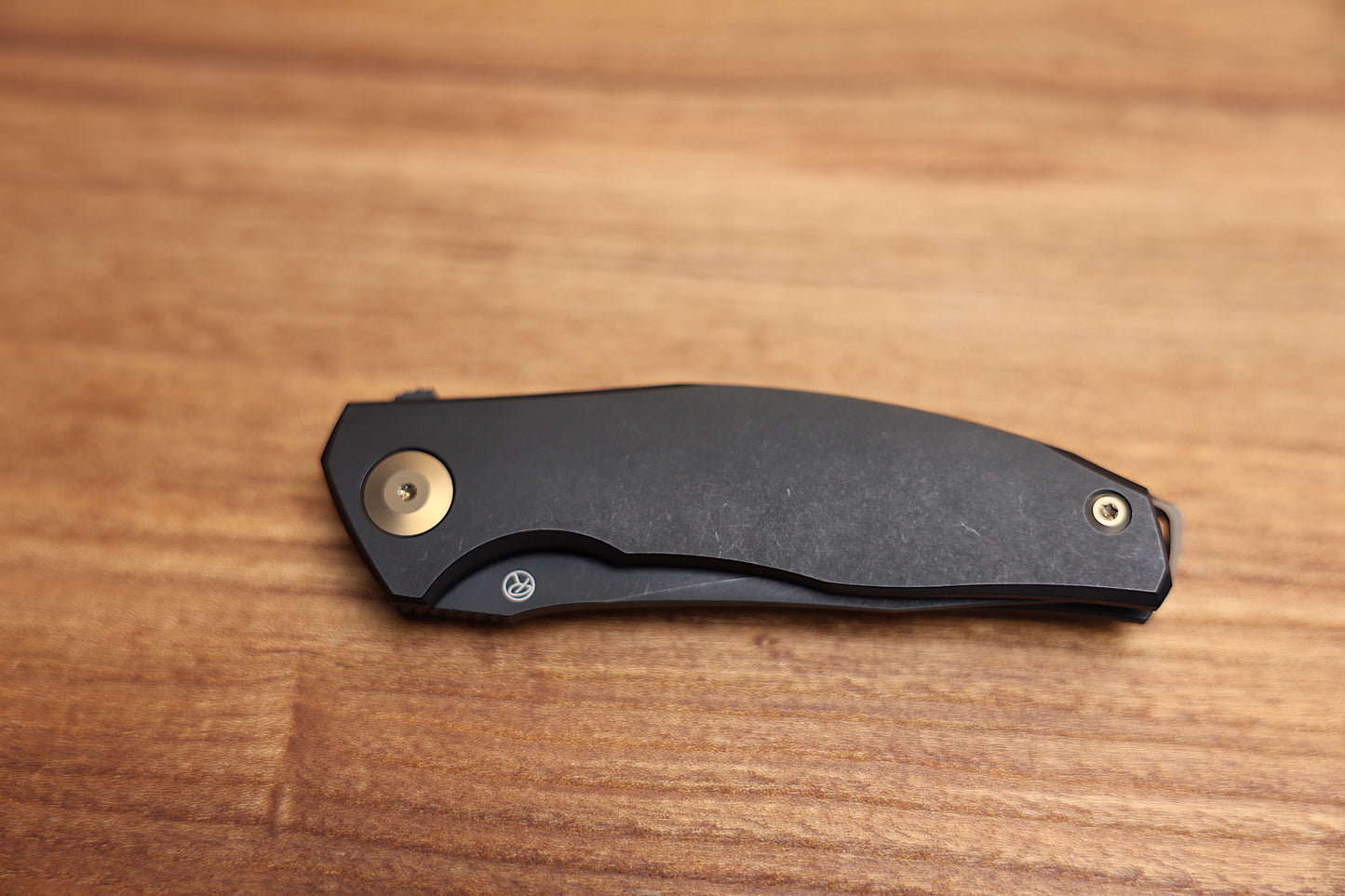 RECONNAISSANCE ADZIN FLIPPER – PVD M390 BLADE – PVD TITANIUM HANDLE W/ BRONZE ACCENTS