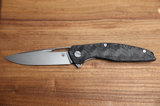 SHIROGOROV 111 GEN 5.1 – M390 BLADE – MARBLE CARBON FIBER HANDLE – MRBS