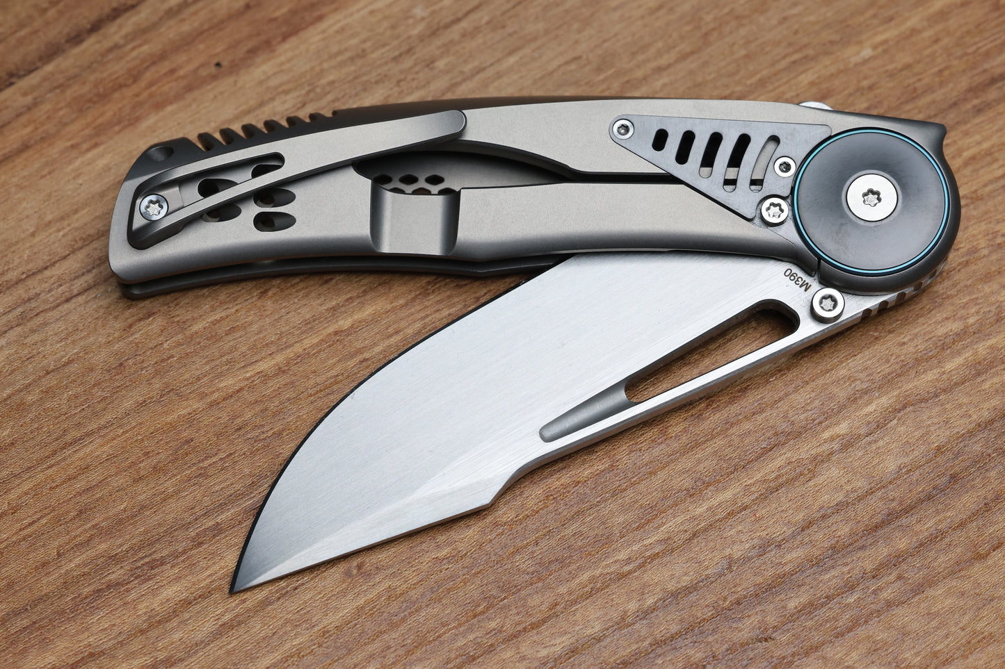 REATE KNIVES GTR TITANIUM INTEGRAL BEAD BLAST W/ ZIRCONIUM ACCENTS & HAND SATIN M390 (PREOWNED)