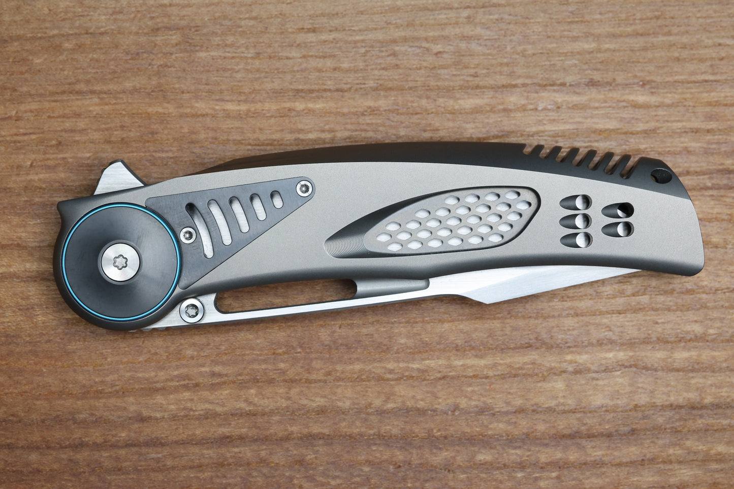 REATE KNIVES GTR TITANIUM INTEGRAL BEAD BLAST W/ ZIRCONIUM ACCENTS & HAND SATIN M390 (PREOWNED)