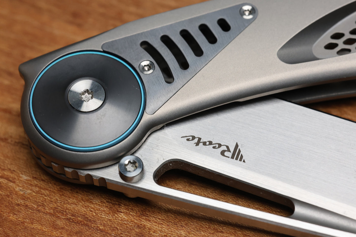 REATE KNIVES GTR TITANIUM INTEGRAL BEAD BLAST W/ ZIRCONIUM ACCENTS & HAND SATIN M390 (PREOWNED)