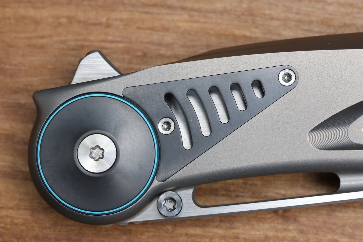 REATE KNIVES GTR TITANIUM INTEGRAL BEAD BLAST W/ ZIRCONIUM ACCENTS & HAND SATIN M390 (PREOWNED)