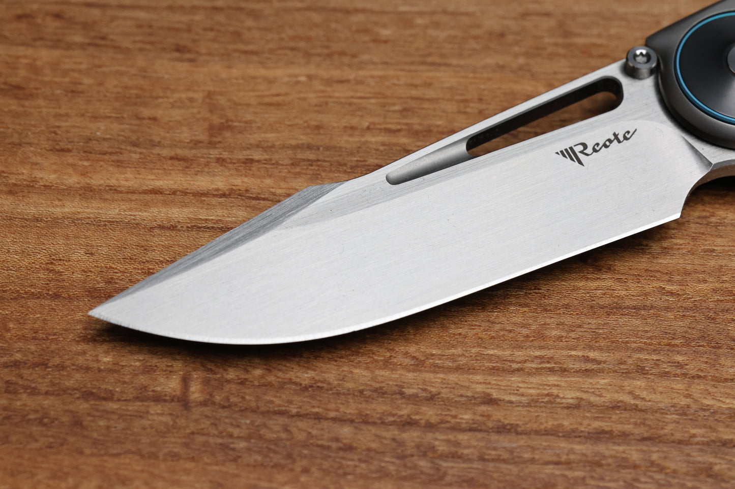 REATE KNIVES GTR TITANIUM INTEGRAL BEAD BLAST W/ ZIRCONIUM ACCENTS & HAND SATIN M390 (PREOWNED)