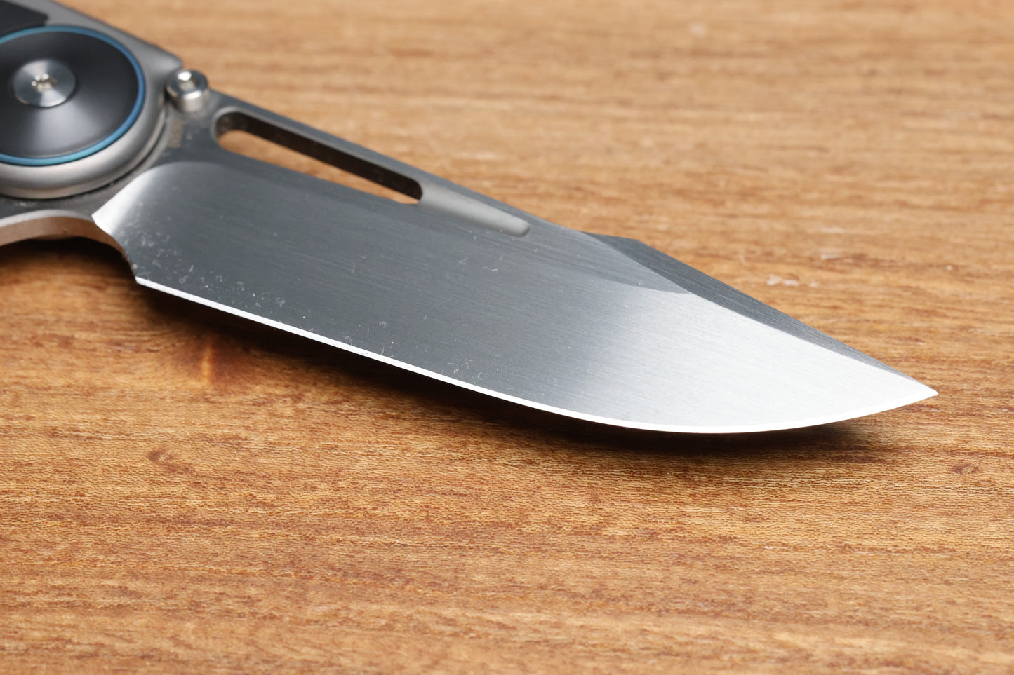 REATE KNIVES GTR TITANIUM INTEGRAL BEAD BLAST W/ ZIRCONIUM ACCENTS & HAND SATIN M390 (PREOWNED)
