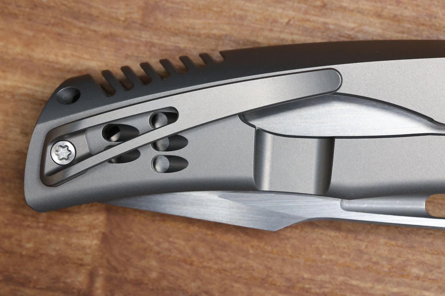 REATE KNIVES GTR TITANIUM INTEGRAL BEAD BLAST W/ ZIRCONIUM ACCENTS & HAND SATIN M390 (PREOWNED)