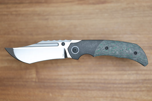 MERRIKEN KNIVES MINI ULTIMATUM - HAND RUB MAGNACUT BLADE GRIND NO. 2 - GREEN TECHNOCARBO/BLACK PVD TITANIUM (PREOWNED)
