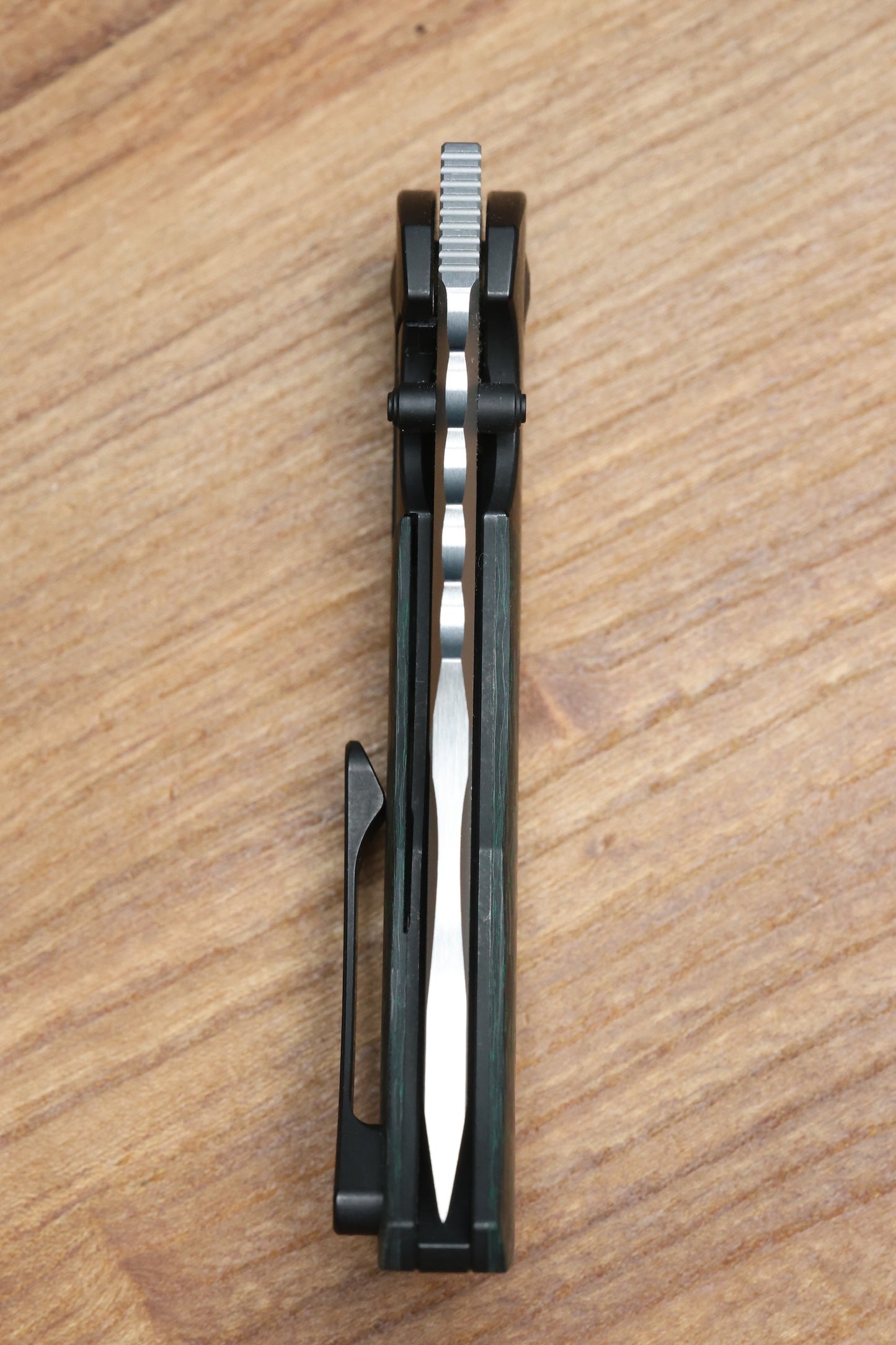 MERRIKEN KNIVES MINI ULTIMATUM - HAND RUB MAGNACUT BLADE GRIND NO. 2 - GREEN TECHNOCARBO/BLACK PVD TITANIUM (PREOWNED)