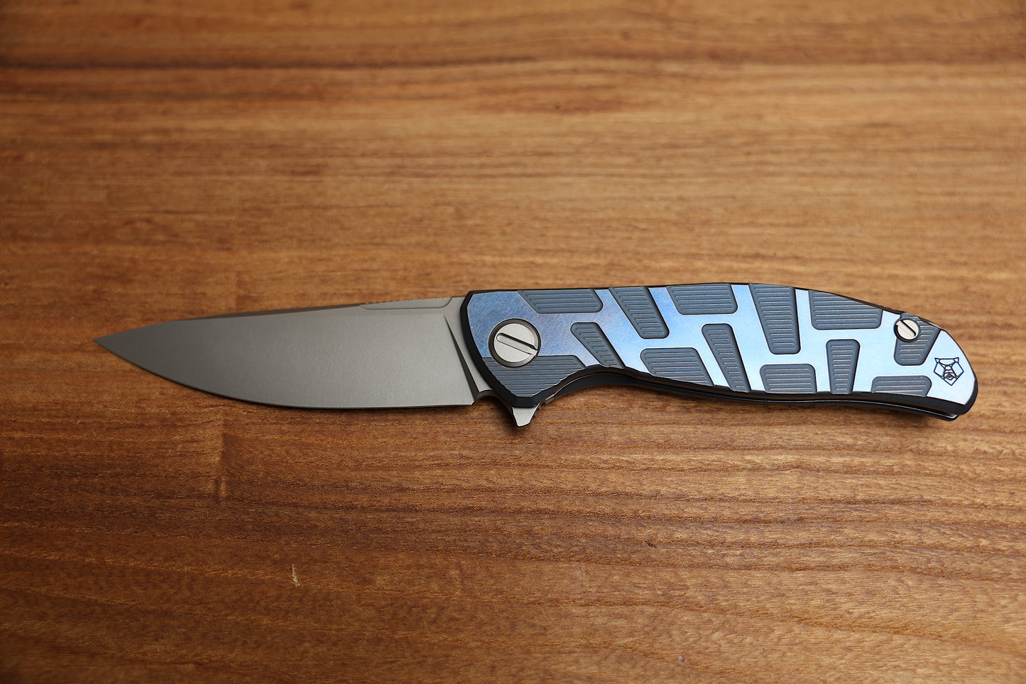 SHIROGOROV F95 T PATTERN GEN. 4 – BLUE ANO TITANIUM HANDLE – M390 BLADE – MRBS