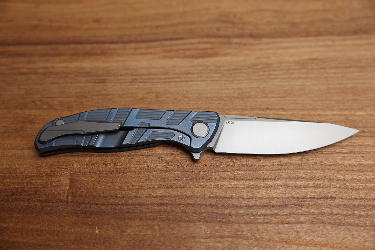 SHIROGOROV F95 T PATTERN GEN. 4 – BLUE ANO TITANIUM HANDLE – M390 BLADE – MRBS