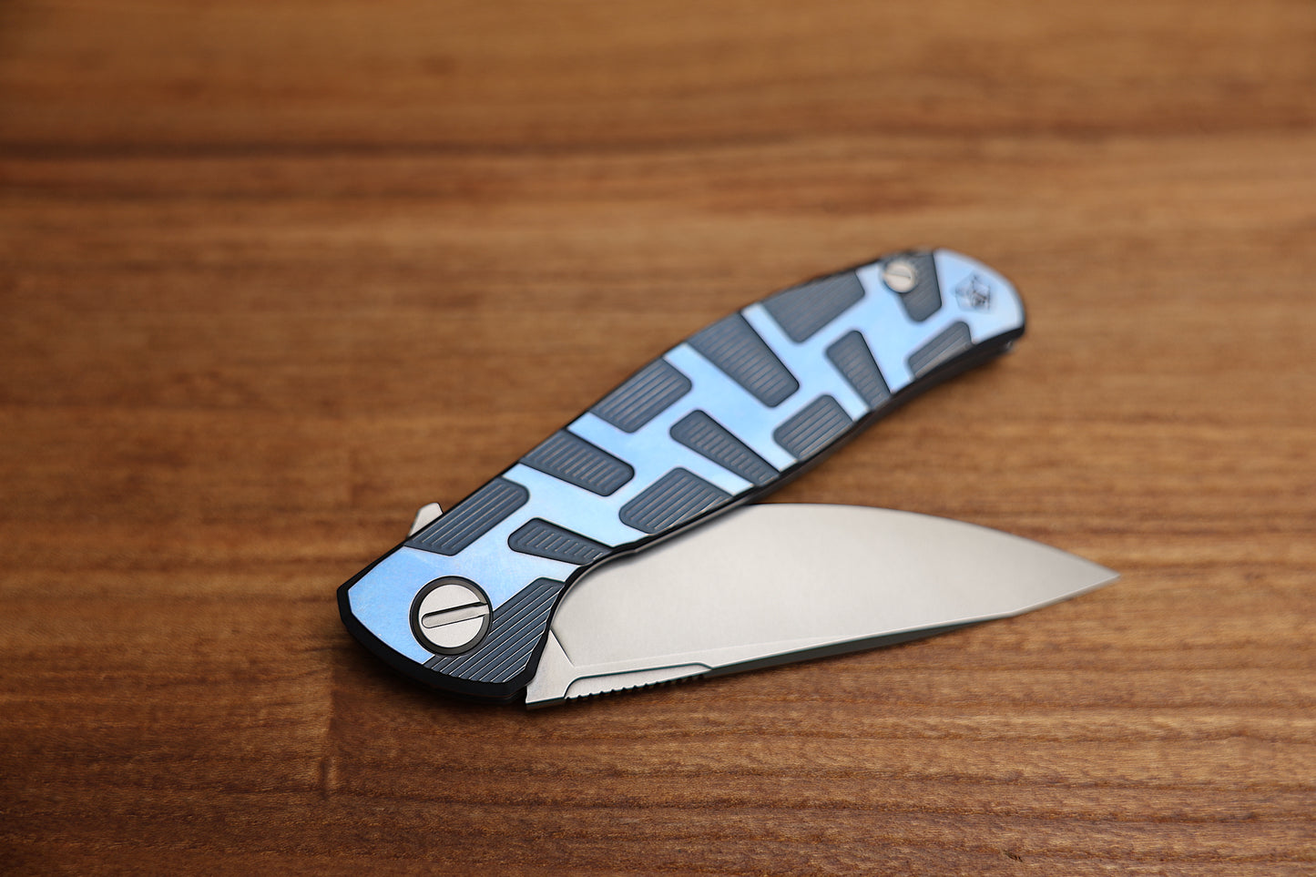 SHIROGOROV F95 T PATTERN GEN. 4 – BLUE ANO TITANIUM HANDLE – M390 BLADE – MRBS