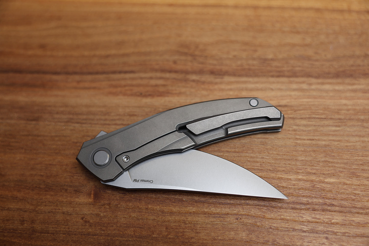 SHIROGOROV QUANTUM URSUS LEFTY – TITANIUM HANDLE – CROMAX PM BLADE – MRBS