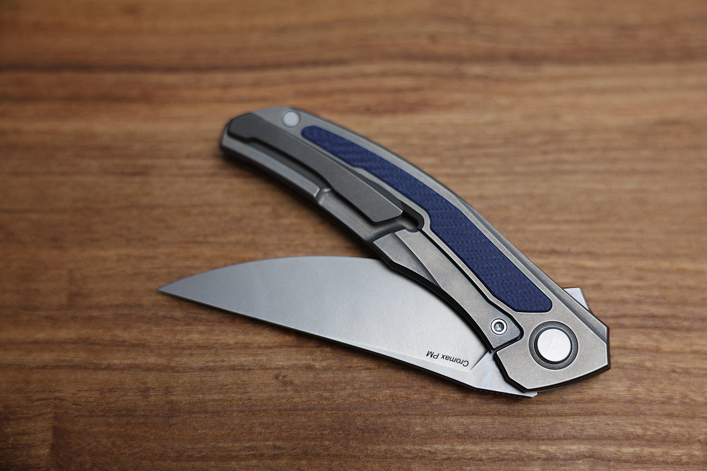 SHIROGOROV URSUS QUANTUM – CROMAX PM BLADE – TITANIUM HANDLE – DARK BLUE G10 INLAY – MRBS