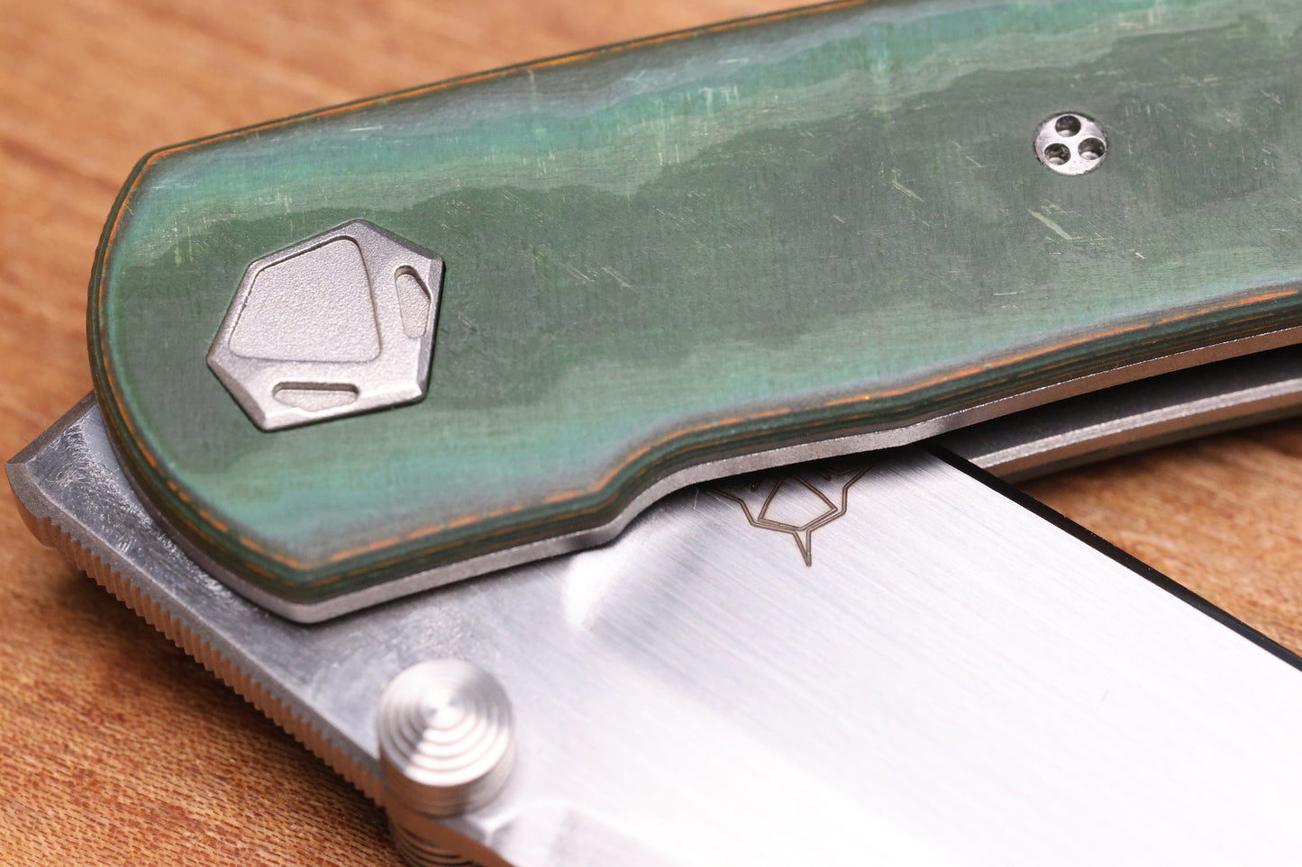 SHARKNIVCO WAKA V4.9 GREEN CAMOQUARTZ LINER LOCK RWL34 HAND SATIN BLADE