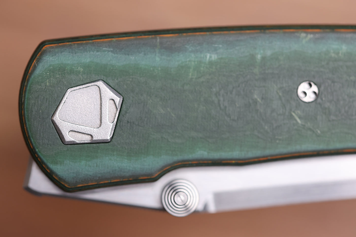 SHARKNIVCO WAKA V4.9 GREEN CAMOQUARTZ LINER LOCK RWL34 HAND SATIN BLADE