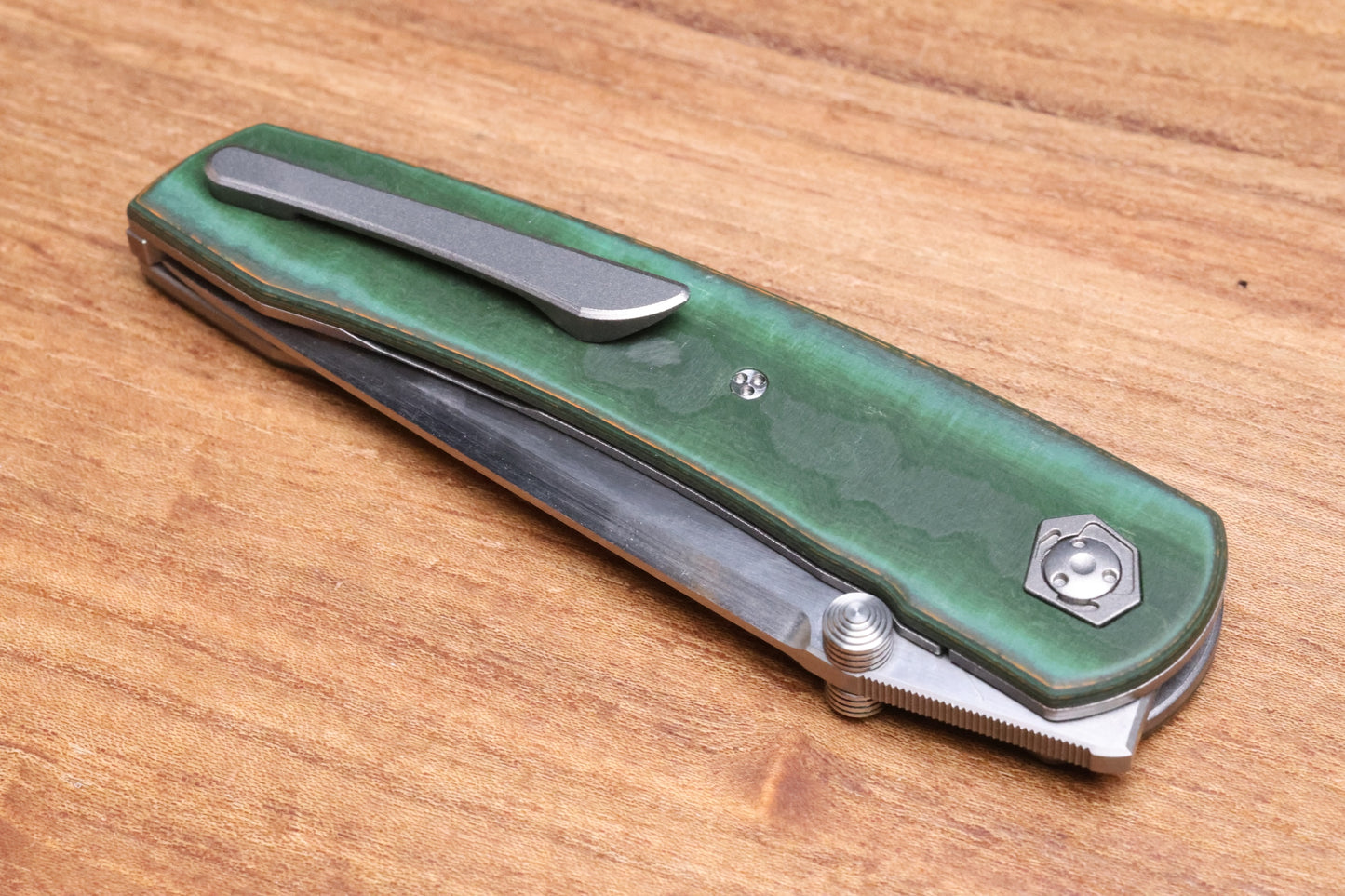 SHARKNIVCO WAKA V4.9 GREEN CAMOQUARTZ LINER LOCK RWL34 HAND SATIN BLADE