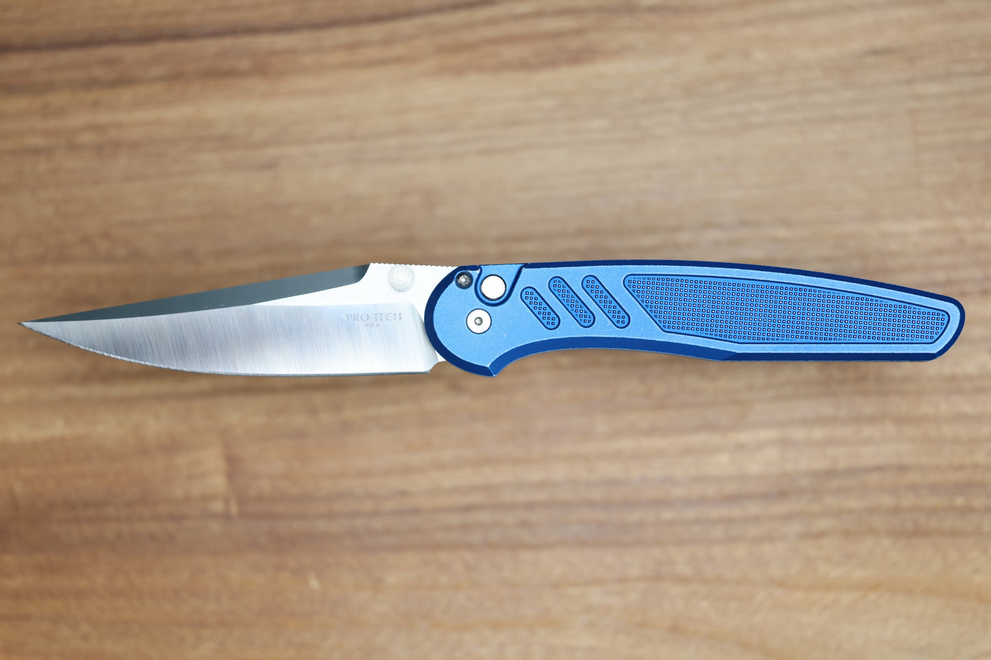 PRO-TECH PEACE NEIGHBOR AVALON BUTTON LOCK BATTLE FROST 4.25 DROP POINT & SHARPENER ENTHUSIANT COMBO EXCLUSIVE 001