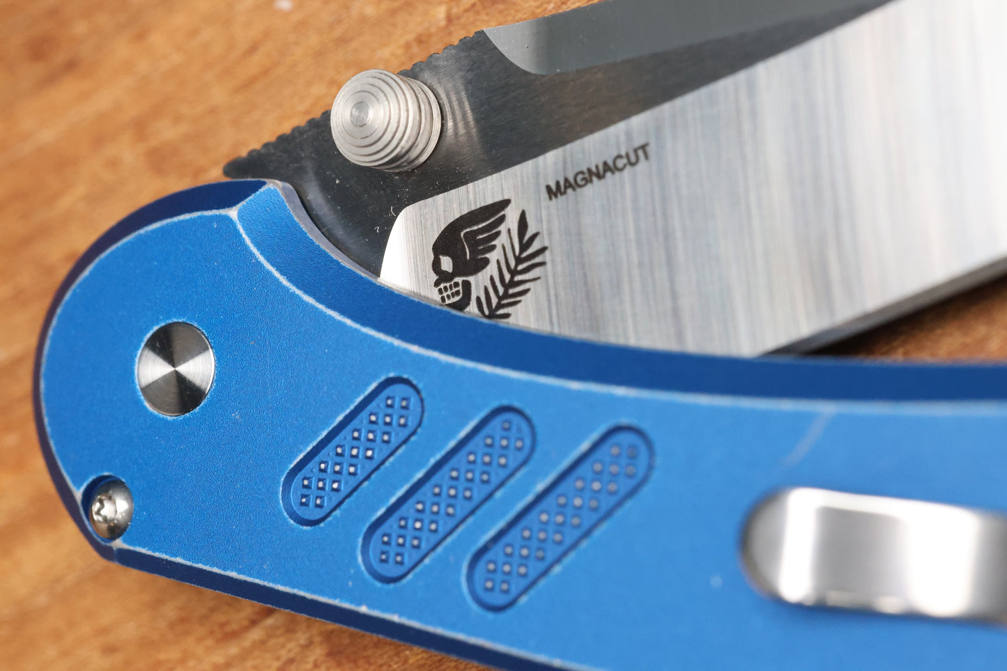 PRO-TECH PEACE NEIGHBOR AVALON BUTTON LOCK BATTLE FROST 4.25 DROP POINT & SHARPENER ENTHUSIANT COMBO EXCLUSIVE 001