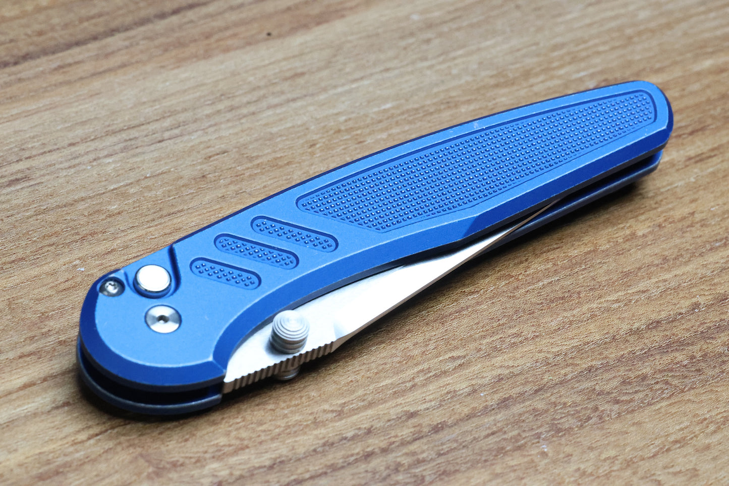 PRO-TECH PEACE NEIGHBOR AVALON BUTTON LOCK BATTLE FROST 4.25 DROP POINT & SHARPENER ENTHUSIANT COMBO EXCLUSIVE 001