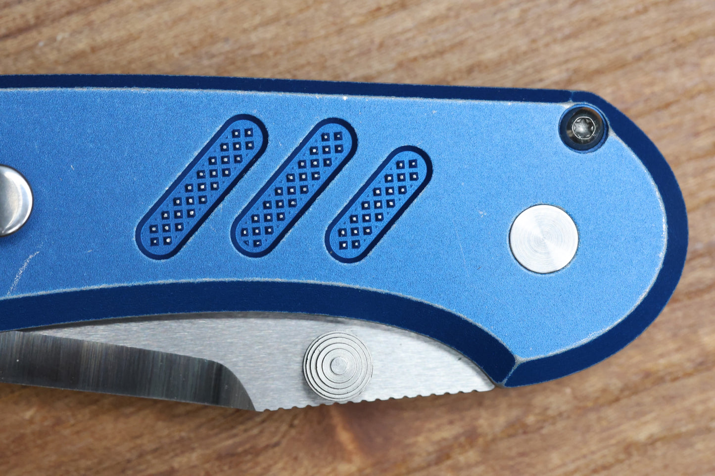 PRO-TECH PEACE NEIGHBOR AVALON BUTTON LOCK BATTLE FROST 4.25 DROP POINT & SHARPENER ENTHUSIANT COMBO EXCLUSIVE 001