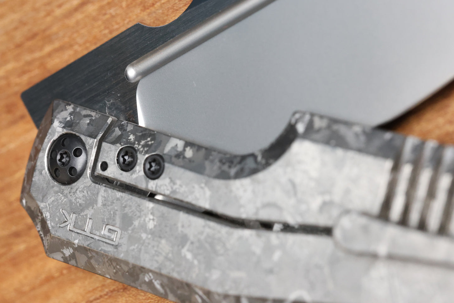 CUSTOM KNIFE FACTORY ELEMENTAK - M398 BLADE - CRYSTALTI HANDLE (THOMAS GONY DESIGN)